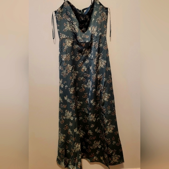 Satin Green Midi Dress size small - Picture 3 of 5